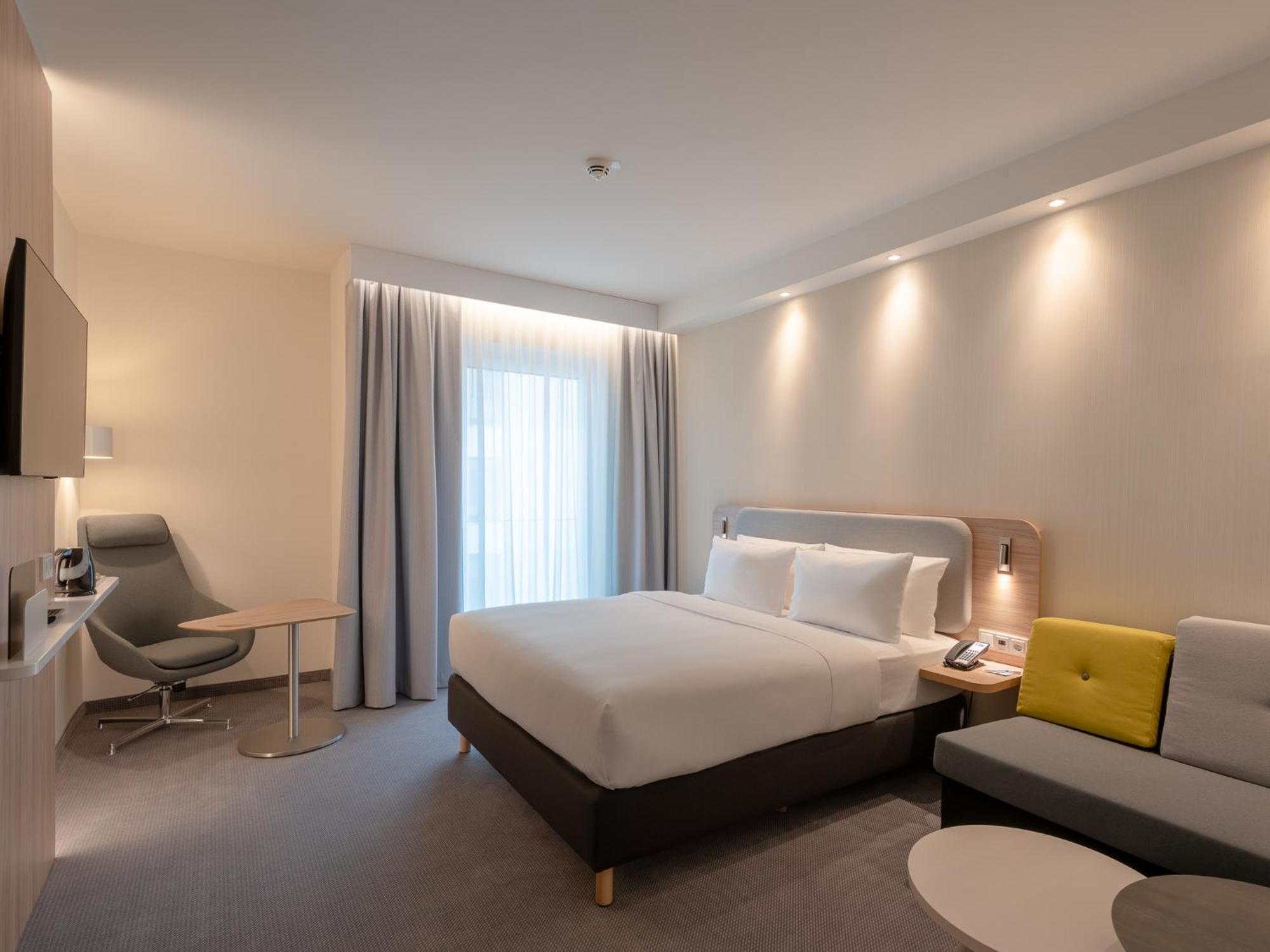 Holiday Inn Express - Munich North By Ihg Экстерьер фото